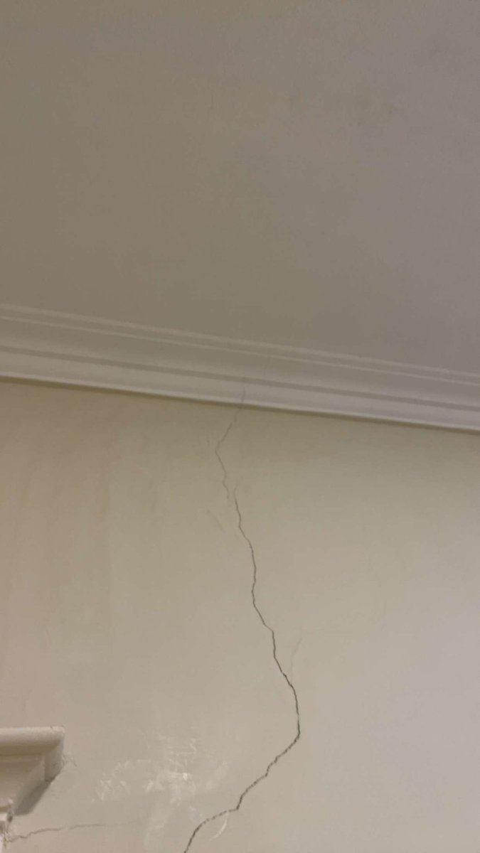 🔴🔴 سؤال من الخاص ..

مرحبا الله يعافيك بيتي تجاري وطلعت هذي المشكله من فترة وكل مال التصدع يزيد وش الحل؟