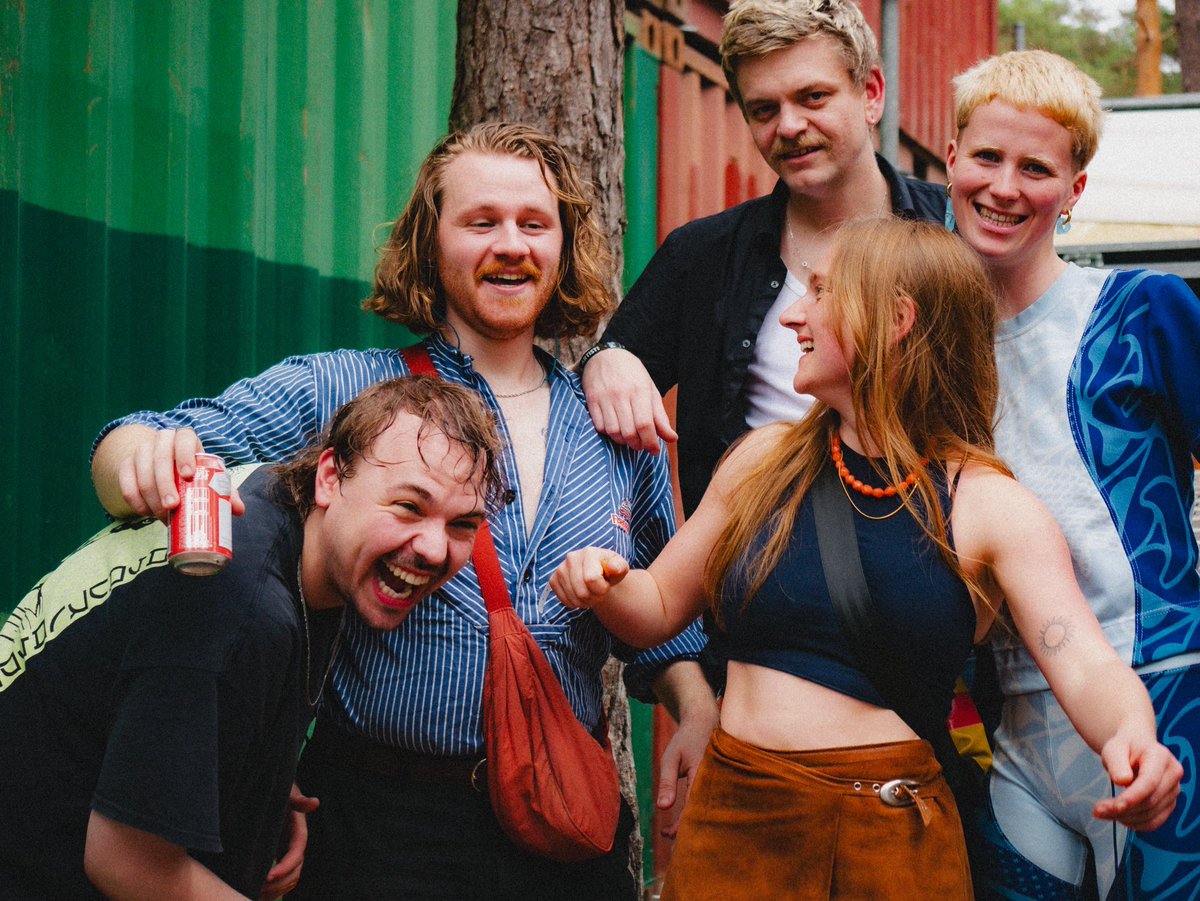 FIEP (@veerlefiep) on Twitter photo ahhhh DAUWPOP 🧡💖
thanks for having us, you were crazy!!! 🥹
<a href="/Dauwpop/">Dauwpop Festival</a>
photo’s @ly.r._a
next up:
21.06 @hipfestscheveningen
07.07 support Johan <a href="/podiumvictorie/">Podium Victorie</a>
20.07 <a href="/zwartecross/">Zwarte Cross</a>
30.08 <a href="/hitthecityNL/">Hit The City</a>
31.08 @bruismaastricht ahhhh DAUWPOP 🧡💖
thanks for having us, you were crazy!!! 🥹
<a href="/Dauwpop/">Dauwpop Festival</a>
photo’s @ly.r._a
next up:
21.06 @hipfestscheveningen
07.07 support Johan <a href="/podiumvictorie/">Podium Victorie</a>
20.07 <a href="/zwartecross/">Zwarte Cross</a>
30.08 <a href="/hitthecityNL/">Hit The City</a>
31.08 @bruismaastricht