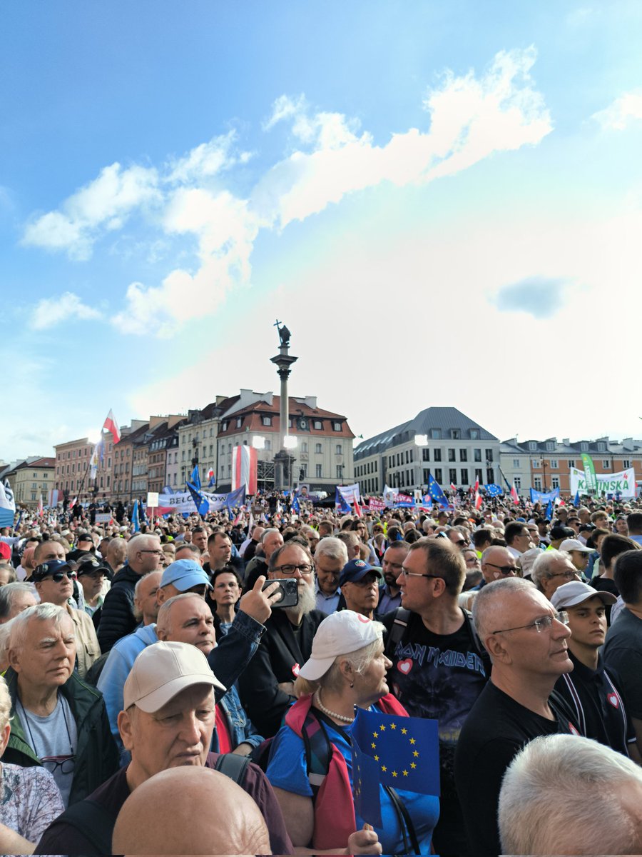 Kurbaniak55's tweet photo. Wygląda na to, że jesteście! ✌️
#idziemynawybory
#wiec https://t.co/PJqK0uhwyp