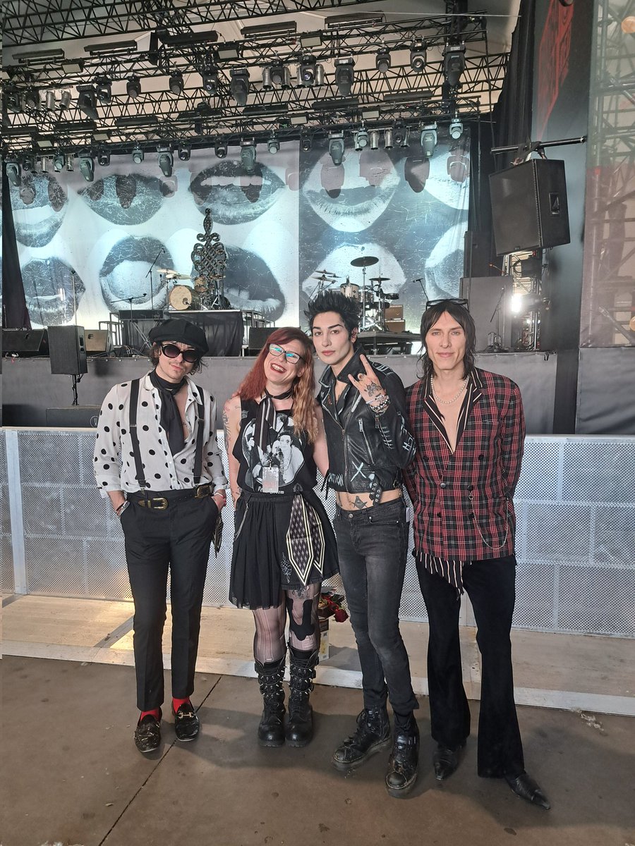 heythereimyeemo's tweet photo. This was on Thursday but I'm still living off of this energy tbh...🖤🖤🖤
Guess that's what @PalayeRoyale  does to you🤷‍♀️
@RemingtonLeith 
@SebastianDanzig https://t.co/bHISTEve1l