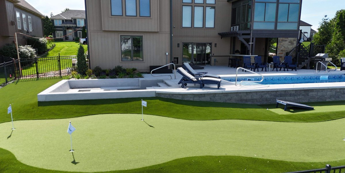 Turfetc's tweet image. We will let the homeowner, Tamara Toner, tell her story, "Our goal was to have a backyard for extended family gatherings and special time with the grandkids without leaving home. We couldn’t be happier or more satisfied with our space and experience with Synlawn." #synlawn #golf