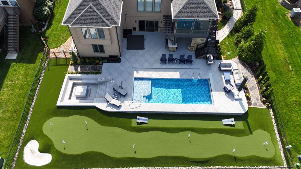 Turfetc's tweet image. We will let the homeowner, Tamara Toner, tell her story, "Our goal was to have a backyard for extended family gatherings and special time with the grandkids without leaving home. We couldn’t be happier or more satisfied with our space and experience with Synlawn." #synlawn #golf