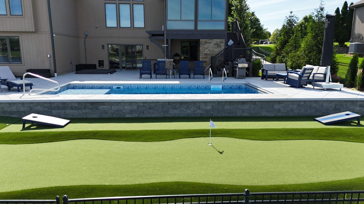 Turfetc's tweet image. We will let the homeowner, Tamara Toner, tell her story, "Our goal was to have a backyard for extended family gatherings and special time with the grandkids without leaving home. We couldn’t be happier or more satisfied with our space and experience with Synlawn." #synlawn #golf