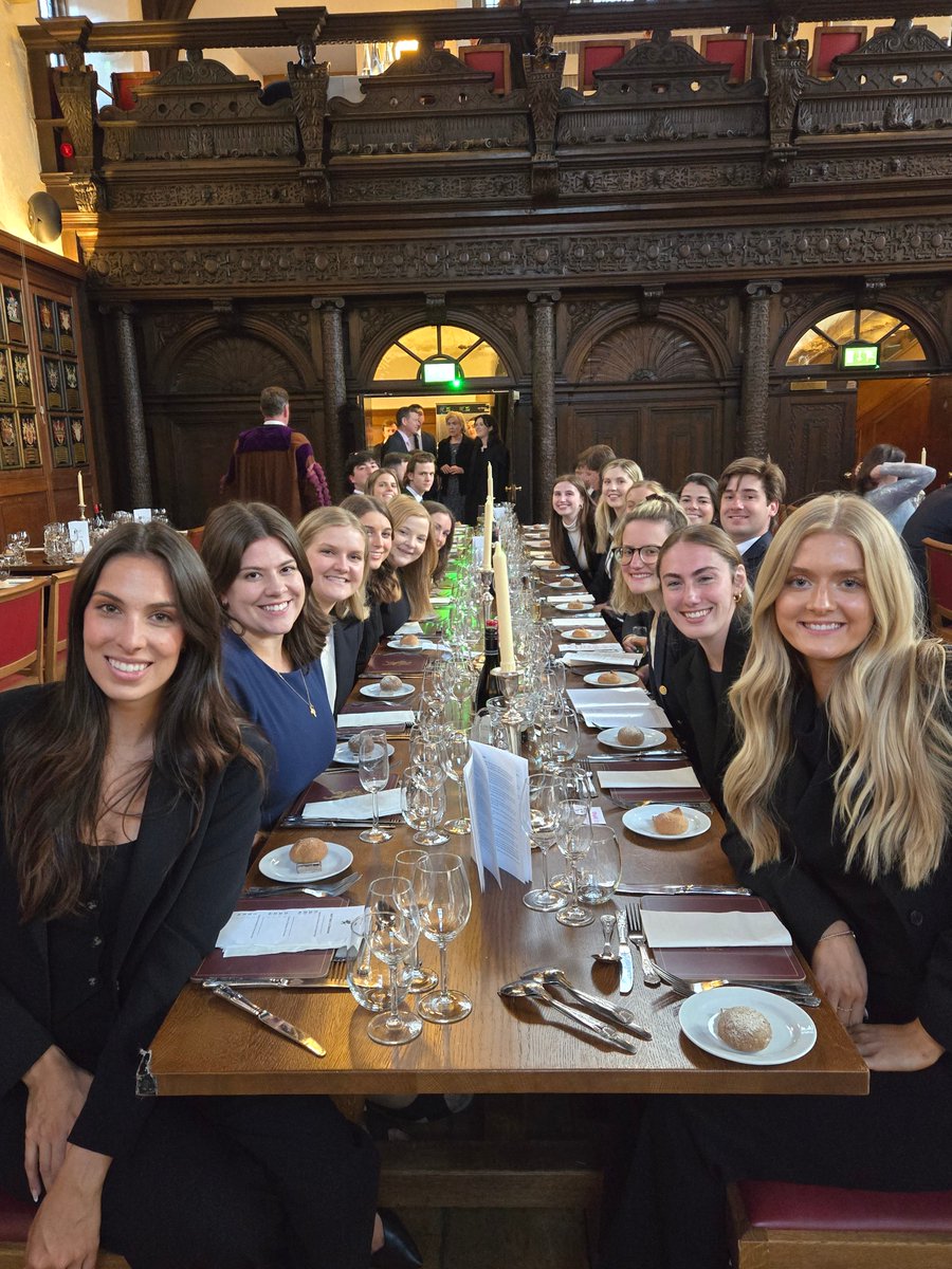 In the land of red phone booths, our law students experienced an unforgettable London Maymester. 🇬🇧 Despite a few rainy days, students enjoyed the open markets and breathtaking sights while learning Comparative Constitutional Law and Legal Institutions. #studyabroad 🌍