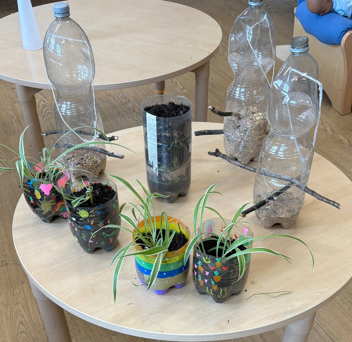 Mrs_HowieP1's tweet photo. Earth Club had lots of great ideas for recycling plastic bottles this week. We made plant pots, bird feeders and a wormery. 🪱🌱🪶
#Article29
#GlobalGoal12
#GlobalGoal15 https://t.co/gLGPBTZOi0