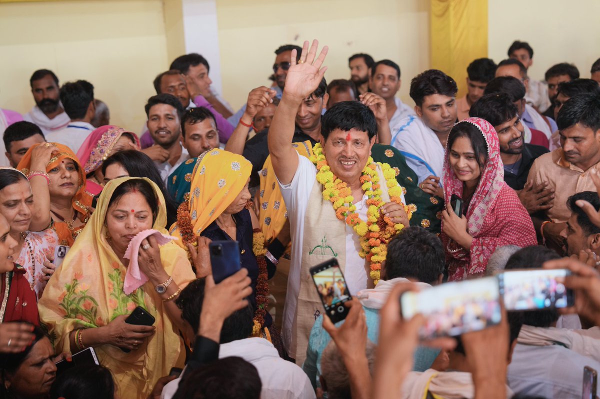 AapkaMurarilal's tweet photo. आभार, दौसा लोकसभा परिवार 

ये जीत आपकी
आपके अटूट विश्वास की
हम सबके संगठित प्रयास की।
#Dausa ✌🏻
@kharge @RahulGandhi @priyankagandhi @SachinPilot @ashokgehlot51 @GovindDotasra @INCRajasthan https://t.co/DA9iNRlqPO