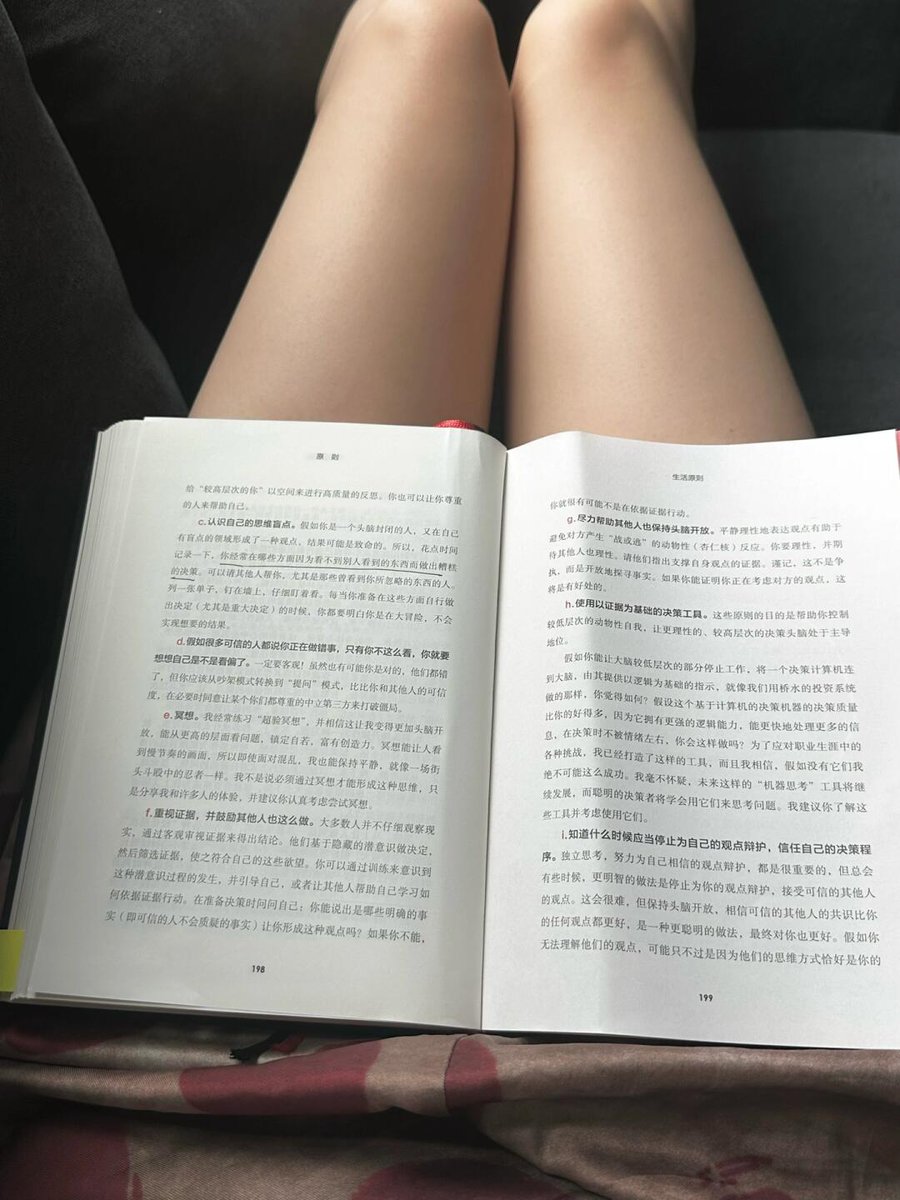 Xinxing_19913's tweet photo. 迷人的独居生活经常看着书被自己美到😘
不知道有没有人跟我一样，超级喜欢沉浸在只独属于自己的磁场时刻~
#看书  #日常記録 https://t.co/PW95hkhfla