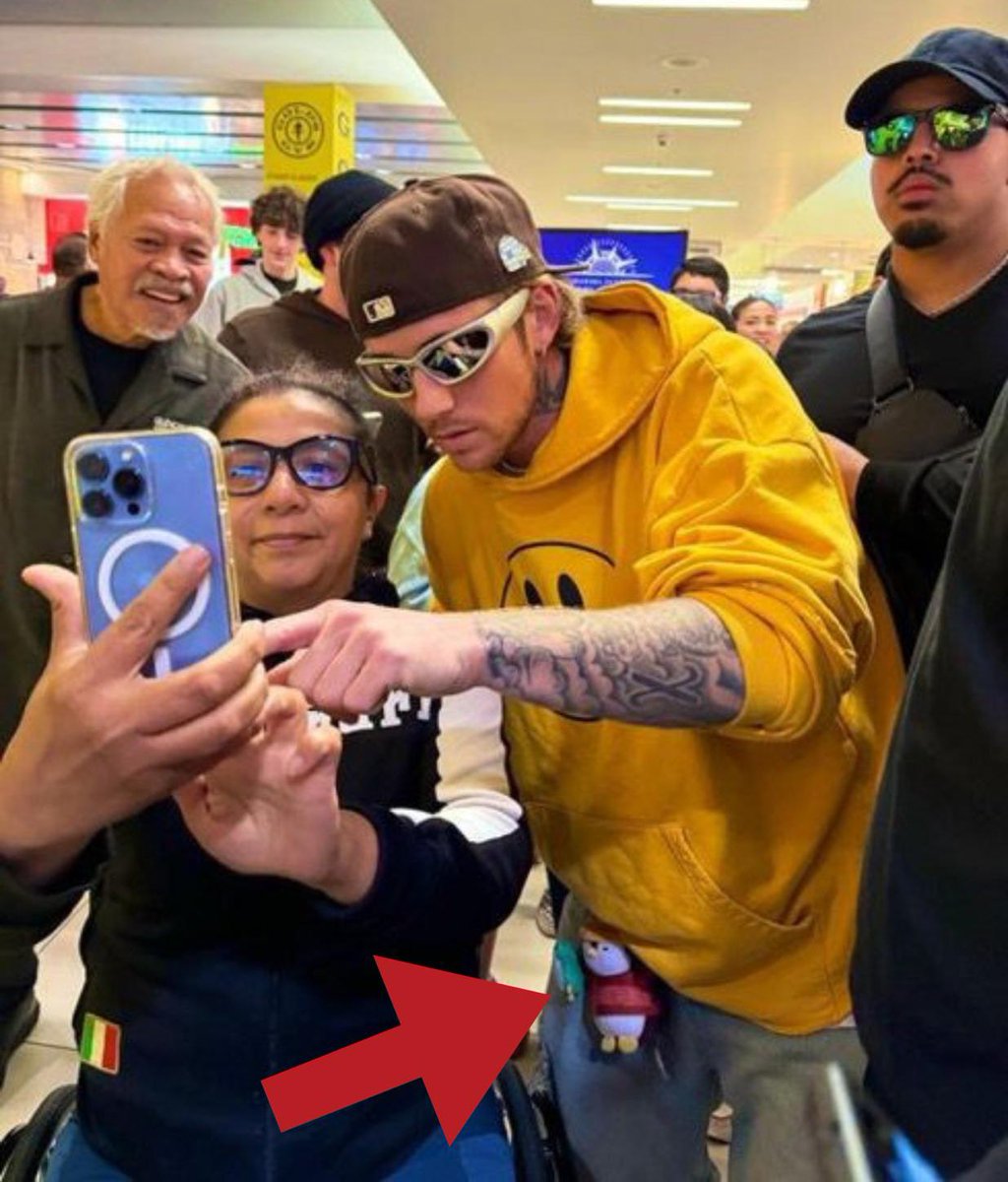 Gm to Justin Bieber rocking a Pudgy Penguin keychain all day yesterday ☕️🐧