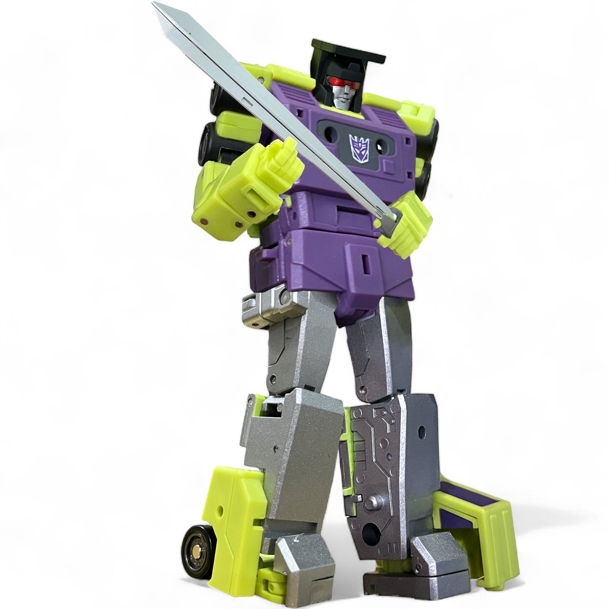 SpringerWrecker's tweet image. Good morning!

#Transformers #Hook #ToyPhoto  Magic Square

Yes that’s my Sword.🤣 He can barrow for pictures.