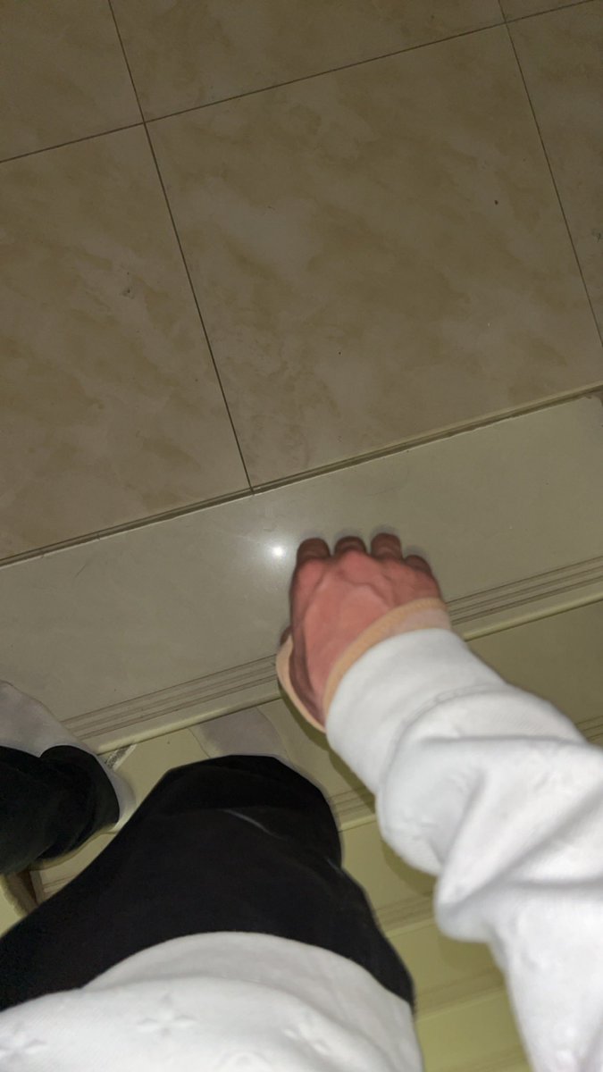 dcbd69's tweet image. تحمدولي بالسلامة واحد واحد ولا بيقوم بقس