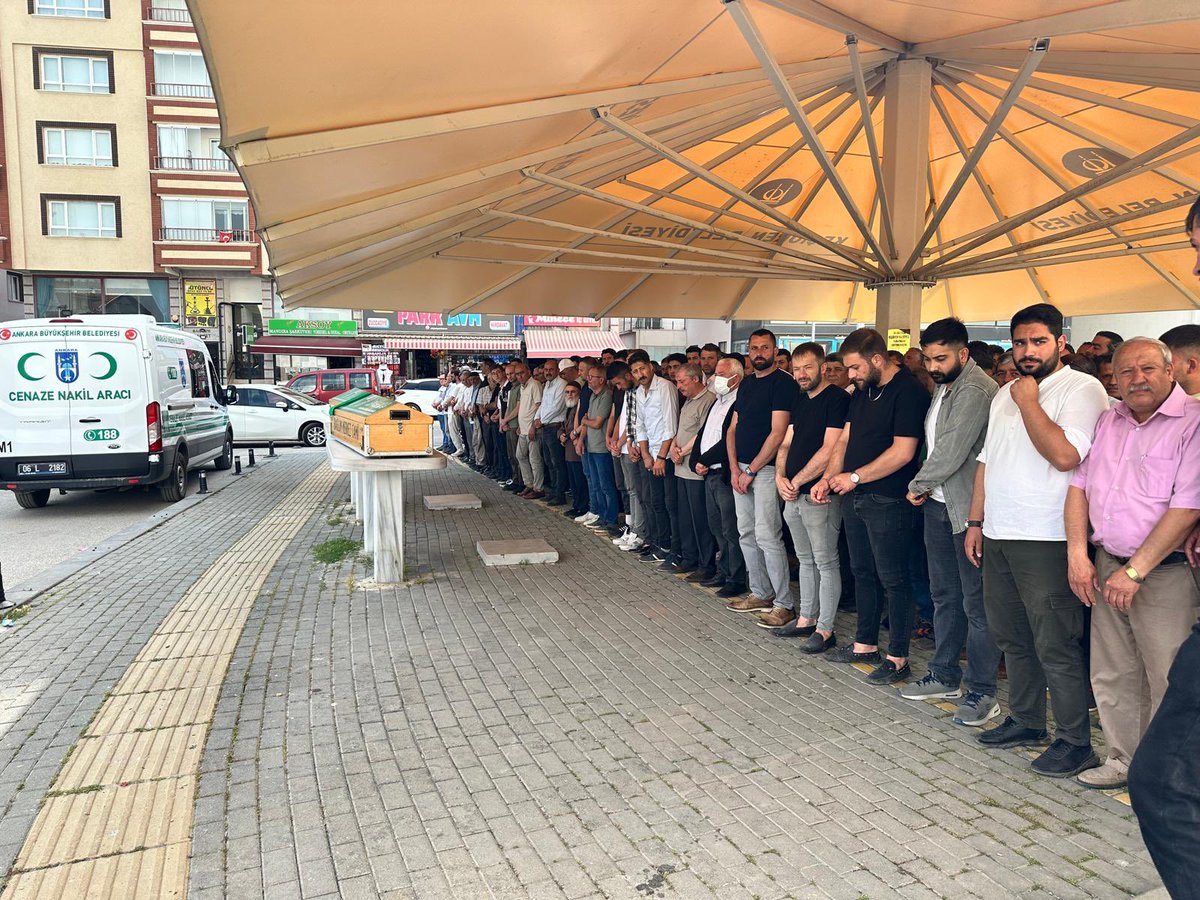 İlçe Başkanımız Sn <a href="/AKadirkarapinar/">Kadir KARAPINAR🇹🇷</a> yönetim kurulu üyelerimiz ile birlikte Önceki dönem MHP Meclis üyesi Ali Akyel’in abisinin eşinin vefatı sebebiyle Bağlumda cenaze törenine katıldılar. 

Merhumeye Allah’tan rahmet sevenlerine ve ailesine sabırlar dileriz. 

<a href="/RTErdogan/">Recep Tayyip Erdoğan</a>