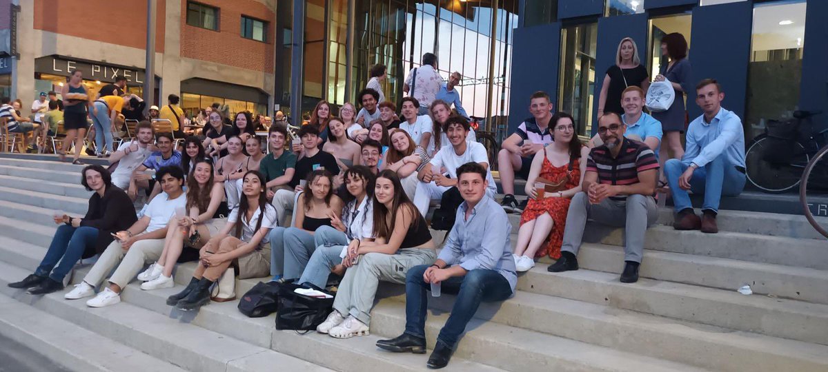 maxencediry's tweet photo. 📚 La fin d'un mandat de 2 ans en tant qu'élu au Conseil Académique de la Vie
Lycéenne #CAVL 

🗣️#Ecologie, #orientation, relations #internationales, #harcèlement,...des sujets traités avec une équipe sérieuse et dynamique

@AcademieDijon @acbesancon
@NNgahane @NathalieAlber15 https://t.co/qt6PYAyyxz