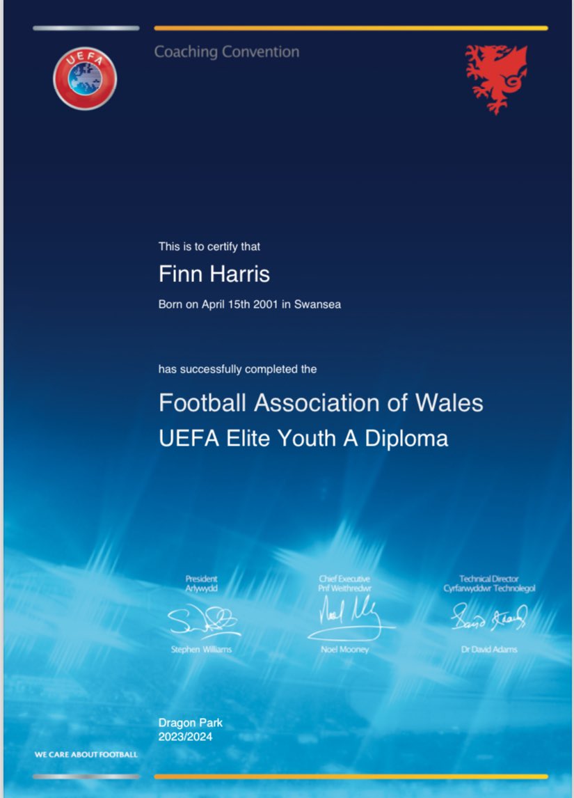 FinnleyHarris's tweet photo. Finally after a long old year I can say that I’m an A license Coach. Now to take the learnings into the next season. #YJB ⚽️🦢 https://t.co/kNNWyGxktw