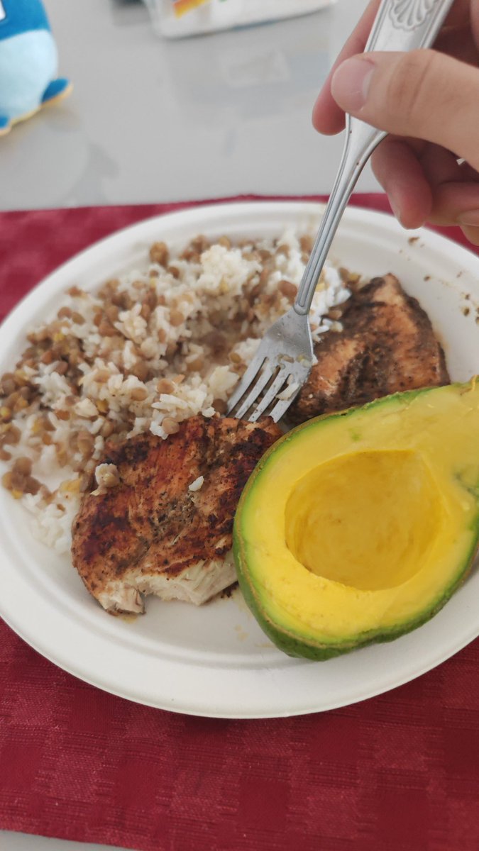 EsteHumano_'s tweet photo. Desde que me termine de independizar vivo comiendo arroz y lentejas hahahah https://t.co/QYj5jH2dtf