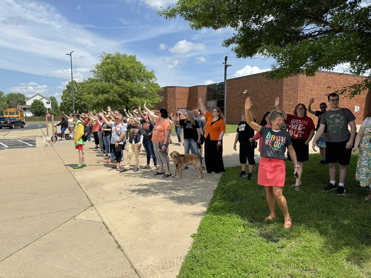 DodgeTigers's tweet photo. Have a great summer! Best of luck to our 8th graders and we will see our 6th and 7th graders next year! #DMSpride #weare192 https://t.co/4BfoKYBE5T