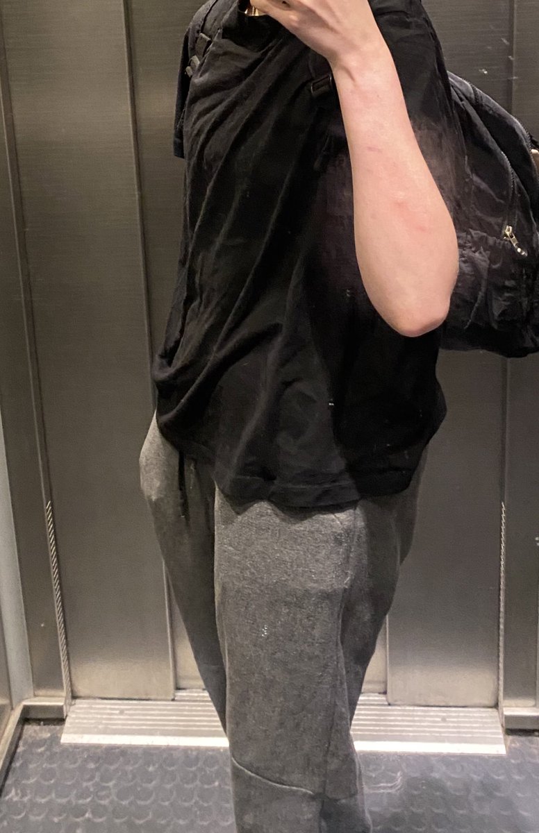 lowcalvenn's tweet photo. slowly achieving lanky transmasc vibes https://t.co/NSPszDxJzD