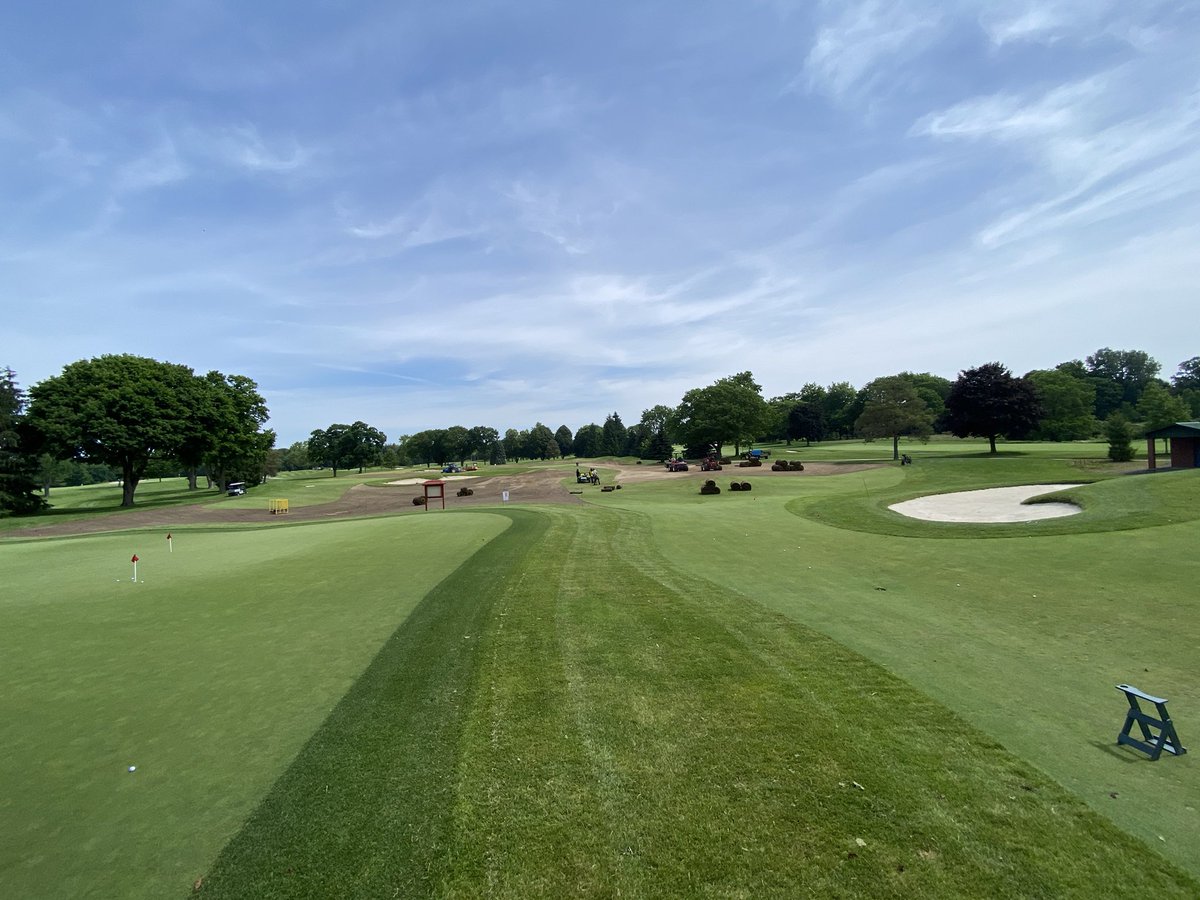 GriffithsJayson's tweet image. TDS Drainage working the fraise mow to remove OM, soil prep, top dressing, float, pre-plant with @greenhorizonsod cut &amp;amp; paste…reducing some bentgrass areas, increasing others…more to follow in the next few weeks.  #chippingpractice #shortgame