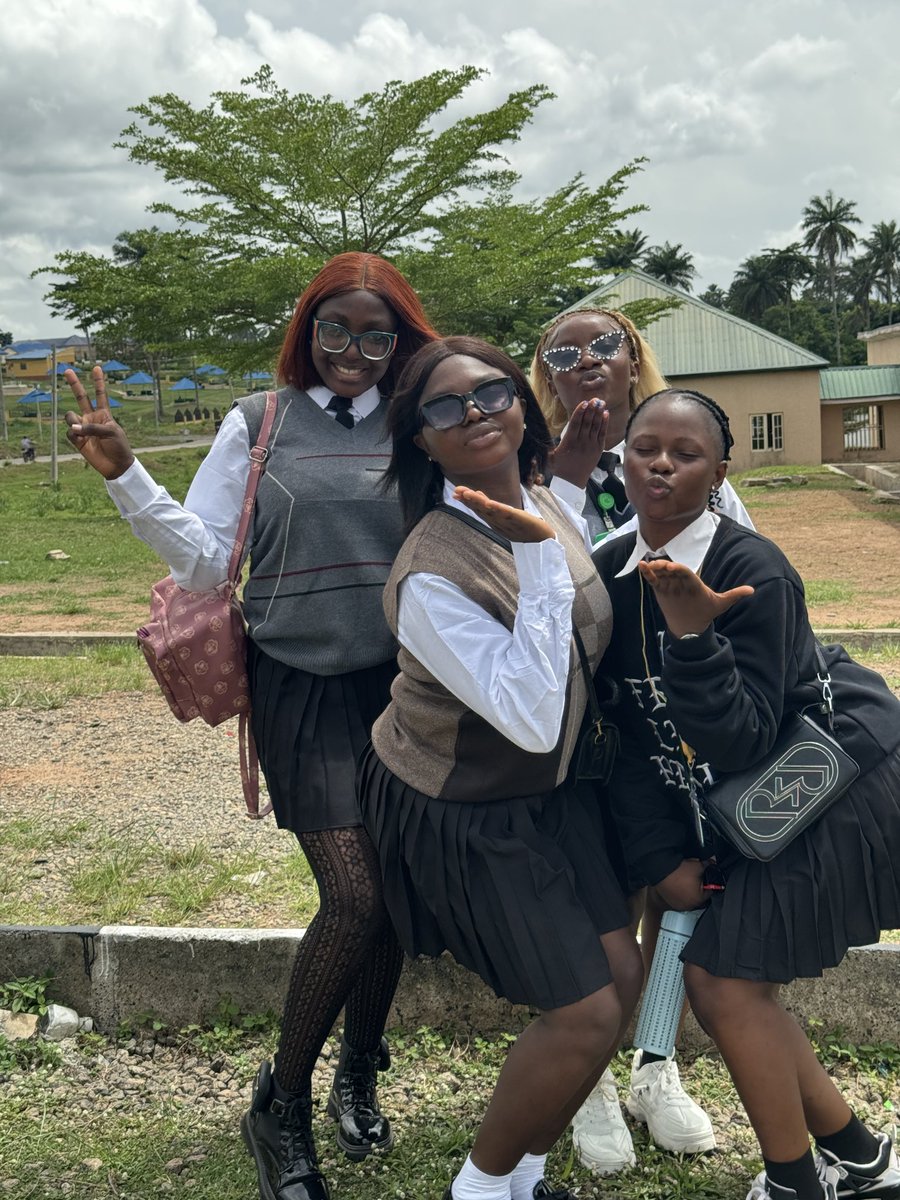 Mira_bearr's tweet photo. #BacktoSchool #Finalist #Soontobegraduates...

It's been a long journey and it is finally coming to an end🙈🥰🥰 https://t.co/uAaJ0UJGP1