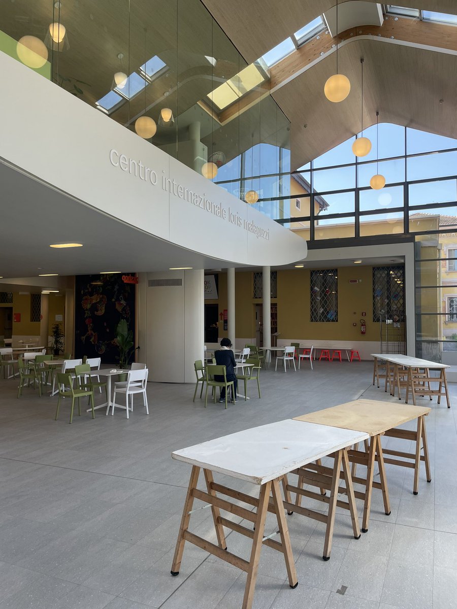 Alhe_taldea's tweet photo. Gaurkoan Centro Internazionale Loris Malaguzzi ezagutzeko aukera izan dugu. Bertan, pedagogo italiarrak aipatzen dituen 100 lengoaietan murgildu gara 😊@Reggiochildren https://t.co/n4I8wB6Gyg
