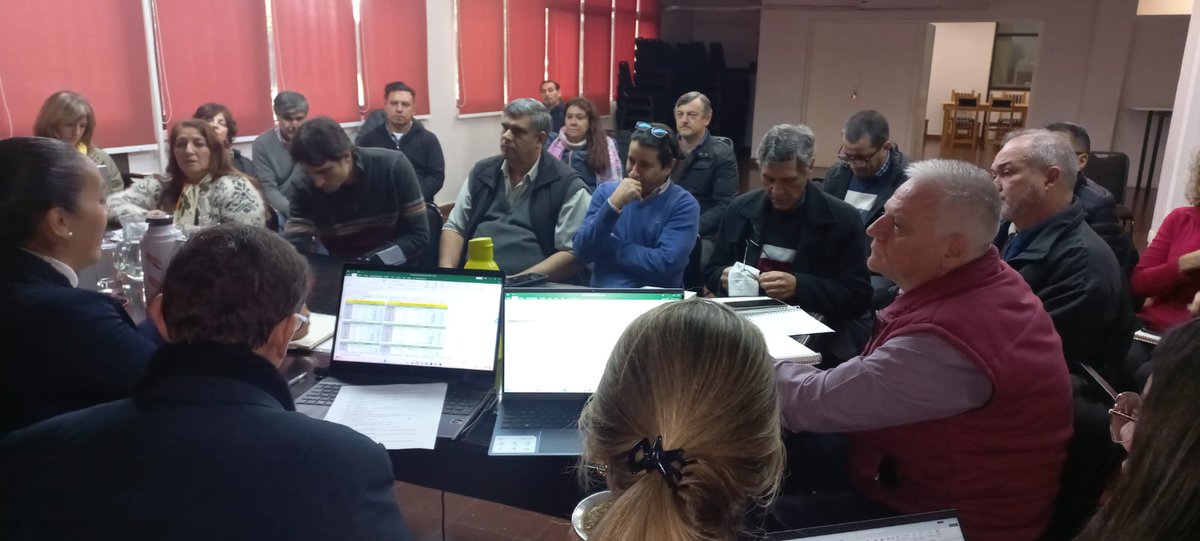 Nuevos acuerdos salariales:
Cerramos el semestre con *84,5 %* de incremento al básico y *80%* de incremento al salario inicial,  trabajando, discutiendo y construyendo desde el respeto y la empatía, atendiendo siempre las prioridades en el ámbito de discusión que corresponde.