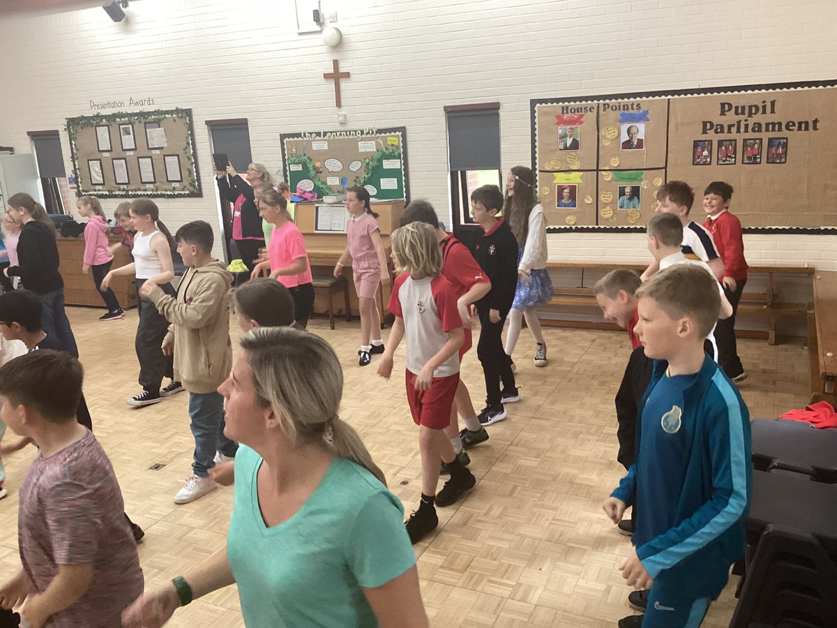 class6Aspull's tweet photo. A fantastic morning learning dance from another culture! We had such a fun time learning Bollywood moves from Kalpesh and he offered the children wonderful advice about following their passions in life! #acpsbritishvalues #diversity https://t.co/u7yD9ca30E