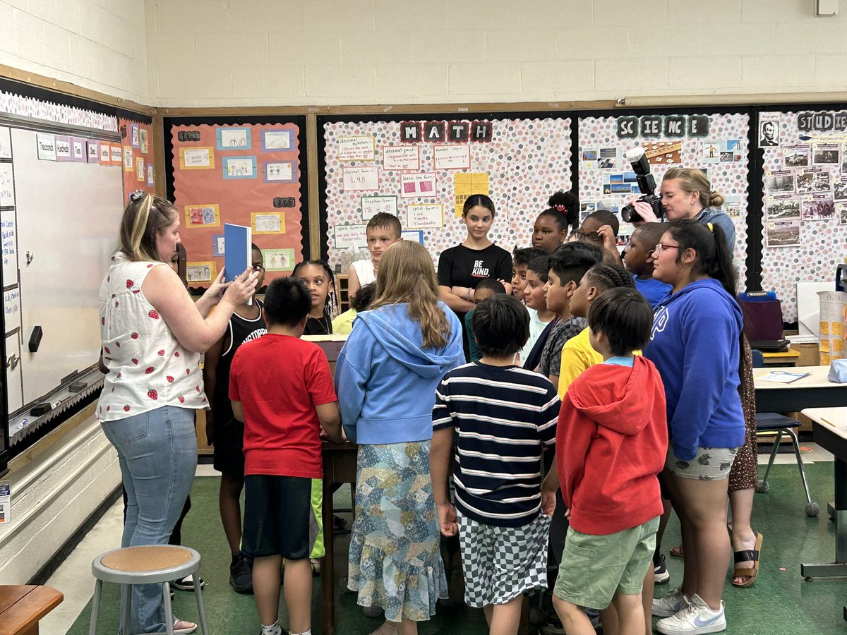 Great job Ms. Kennedy &amp; 
Ms. Ramaglia’s Fourth Grade Students on publishing your personal short stories! 
☀️👍🎉