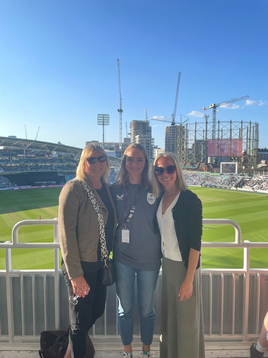 SurreyCricketFd's tweet photo. #SWBCM 🤝#volunteersweek
On Sunday we welcomed winners of our Women & Girls Volunteer Awards to the SCF office to watch @SEStarsCricket take on @southernvipers_ in the Charlotte Edwards Cup.
📸 Mandy Cormack from @MaldenWndrsCC (left)
📸 Ali Rustige from @mersthammagics (right) https://t.co/DKG9GgPkBZ