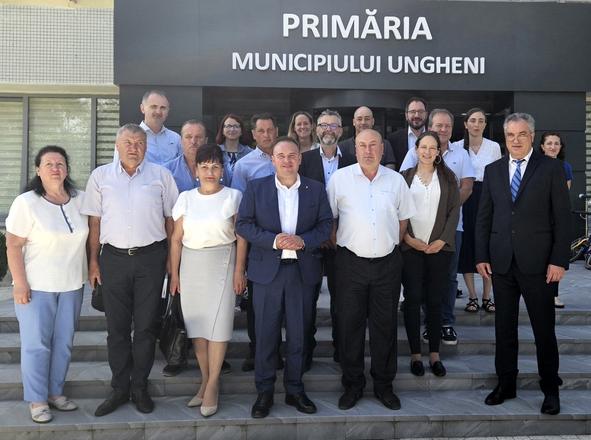 UNDPMoldova's tweet photo. 🇲🇩newly elected mayors &amp; councilors learn from French counterparts how to engage citizens &amp; make the most of EU cooperation. A study visit of 🇫🇷 officials is in full swing, with support of UNDP &amp; @CNCD_Fr. The 1st stop was in Ungheni region, beneficiary of @EUinMoldova support https://t.co/YIsB3UZxSK