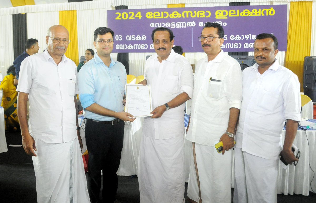 #lokbasabhaelectionResult handing over the certificate to the winning candidate from Kozhikode constituency. #eci #KeralaElectionResults
