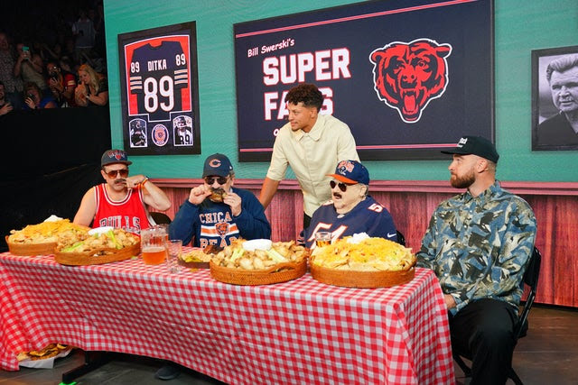 87KillaT's tweet photo. Jason Sudeikis, Robert Smigel, Patrick Mahomes, George Wendt, and Travis Kelce @ Big Slick #SNLSkit https://t.co/L2uVtAp4VX