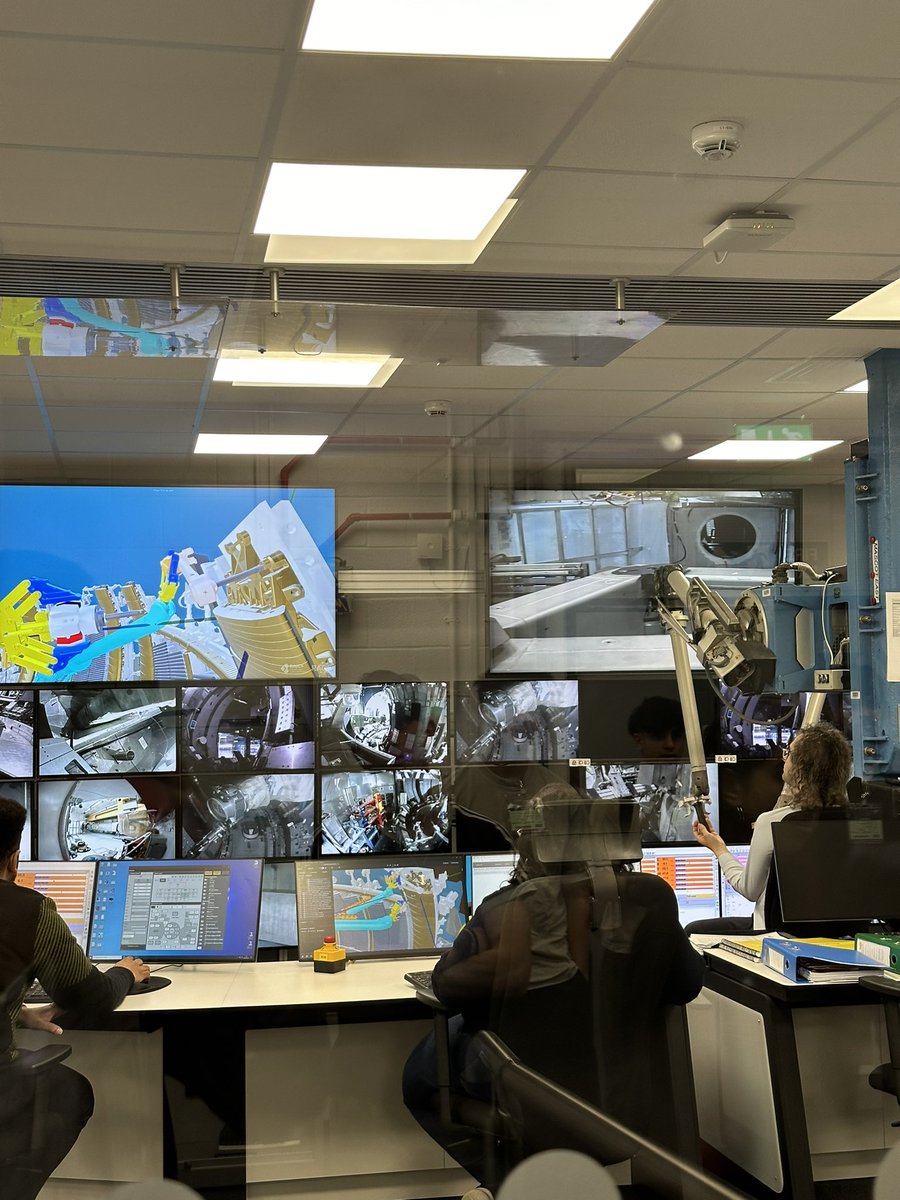 UCS Physics tweet media