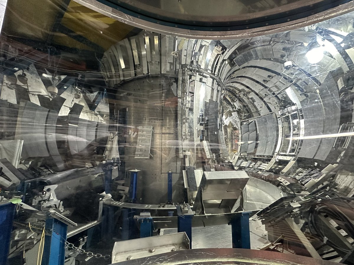 UCS Physics tweet media