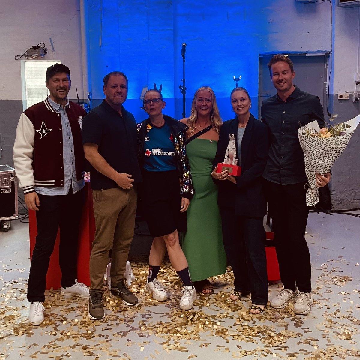 AstralisDanmark's tweet photo. ÅRETS PARTNER HOS @URKdk ❤️

Kæmpe ære at blive anerkendt blandt så mange fantastiske samarbejdspartnere - og top ydmyg over at være på scenen med alle de frivillige, der er hjertet i al arbejdet for børn og unge i Danmark! ❤️ https://t.co/USFrtvsFMx