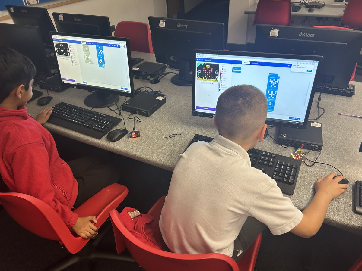 RykneldS's tweet image. Our first micro:bit session was a success! The children learnt how to create a dancing person and add text to their micro:bit #codingiscool 💻