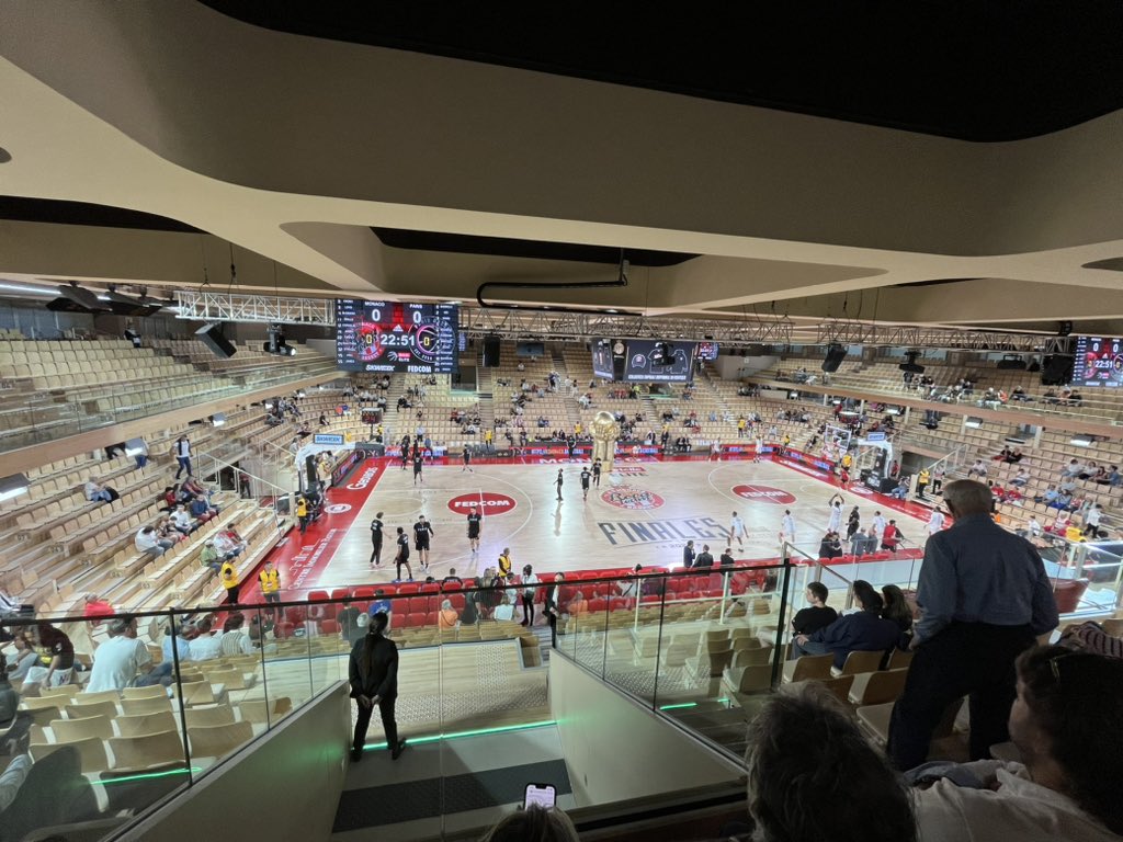 🏀 L’AS Monaco affronte Paris Basket dans ce premier match de finale de Betclic Élite, à Gaston Médecin. Une salle encore clairsemée où l’on attend 2.000 à 2.500 spectateurs pour ce match qui se débute à 18h30. #FBSport #BetclicElite