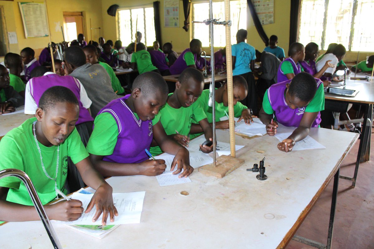 ElimishaMschana's tweet photo. 🚀🌟 Last weekend at AIC Kipkeikei High School in Kitale, our team at Elimisha Msichana had an incredible time holding an Astro-STEM workshop with amazing volunteers empowering these bright minds! #ElimishaMsichana #AstroSTEM #EducationForAll #EmpowerGirls #FutureScientists https://t.co/QL3trk9H6m