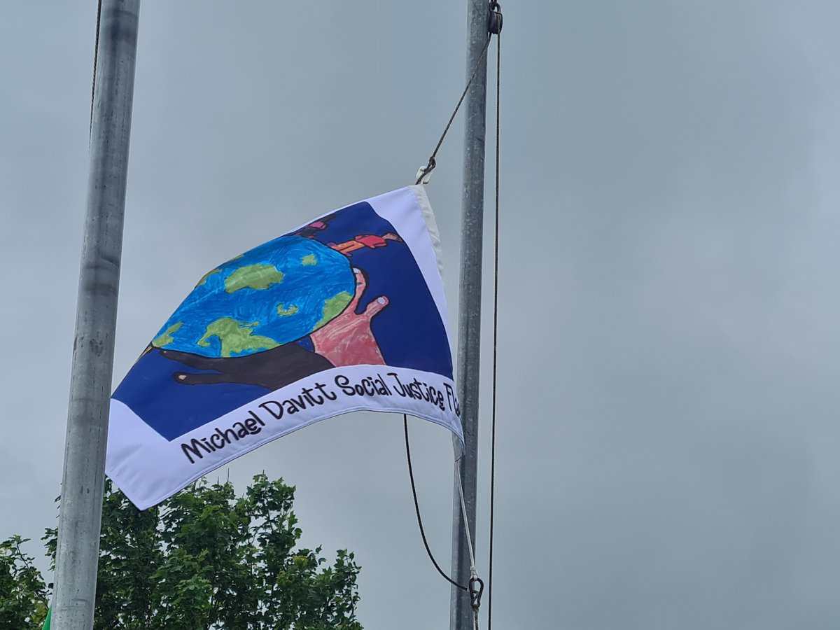 The inaugural Social Justice flag is raised @PeterandPaulJNS Co. Mayo!  It was a joy to be one of the artists involved. Breath-based art is interconnection and inclusion in action. <a href="/Tweetinggoddess/">Samantha Kelly Media</a> 
#breathwork
#SocialJustice 
#mayo2024