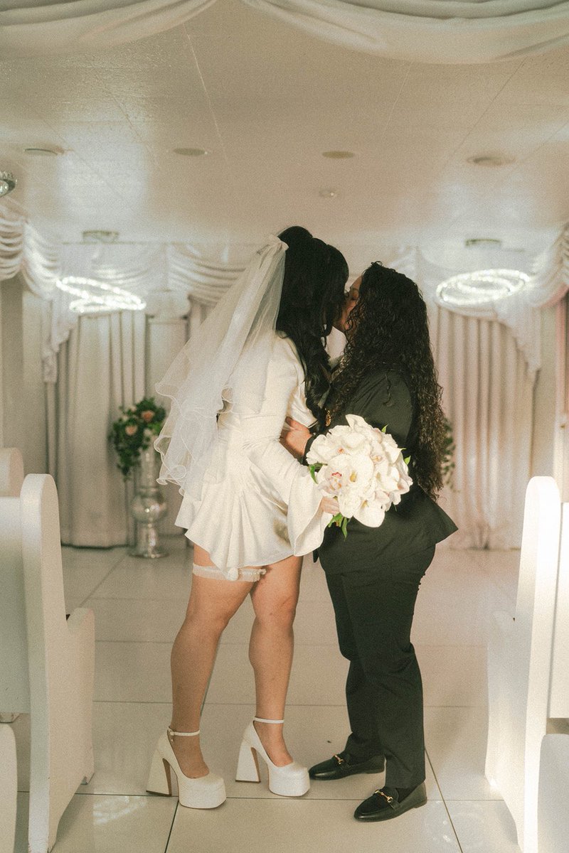 itsosillyyy's tweet photo. POV: You ran away with the love of your life and eloped in Vegas! 💒💕 https://t.co/uH2P2cRlry