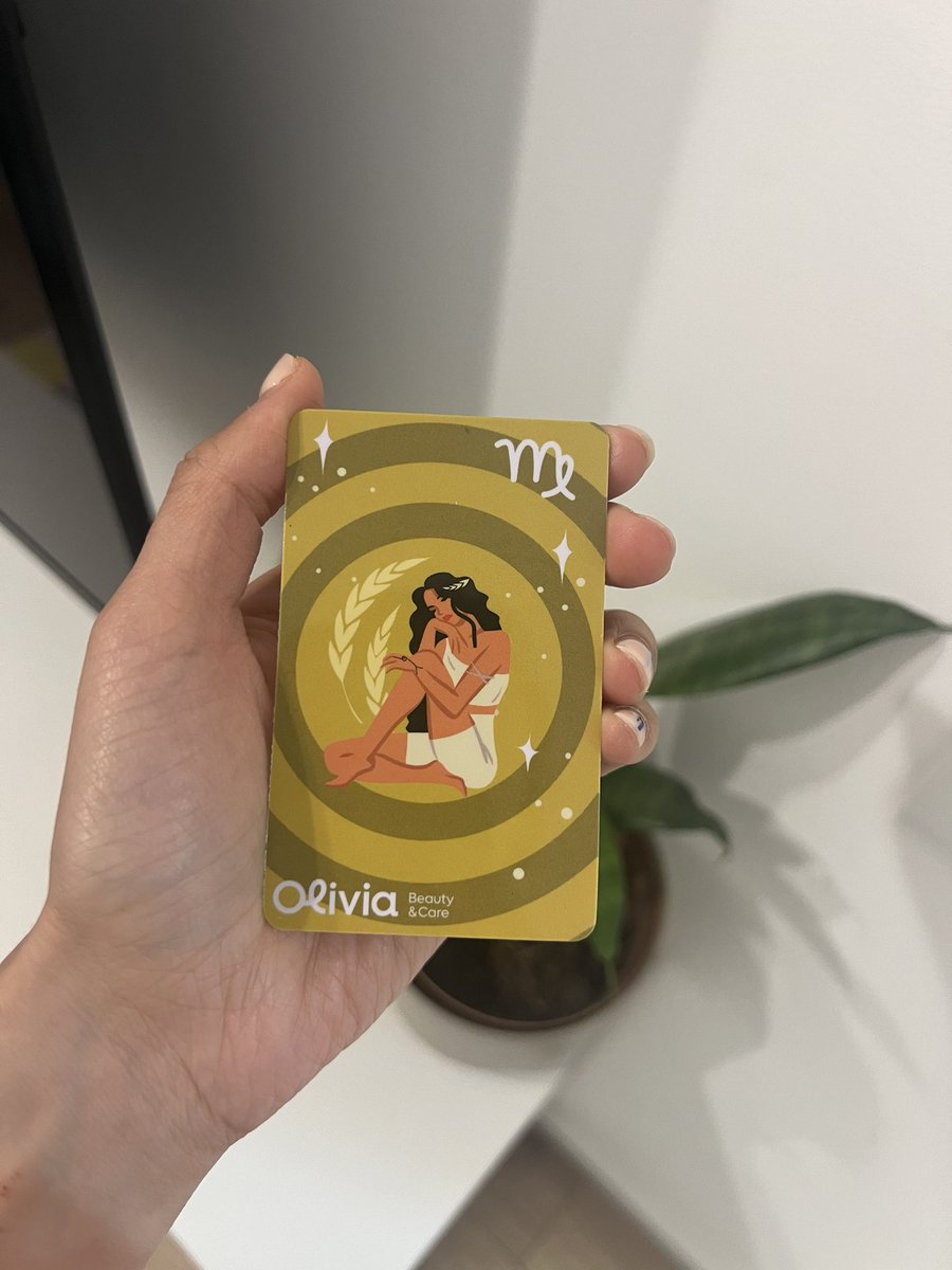 SoviAzimova's tweet photo. Mağazada bonus kartı istəyirsizmi deyə soruşdular, ok dedim. Qız qayıtdı ki, bürcünüz nədir? Elə deyəcəkdim ki, xaam bürclərə inanmıram, bunu uzatdı 😅 hər bürcə uyğun kartları varmış 🌚 https://t.co/Jwzbk6NfaM