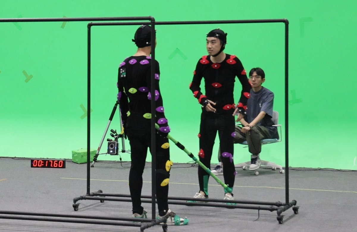 We are working on a multi-player free roaming LBE project, in co-development with Pico. Check out the pics of the actors in motion capture!