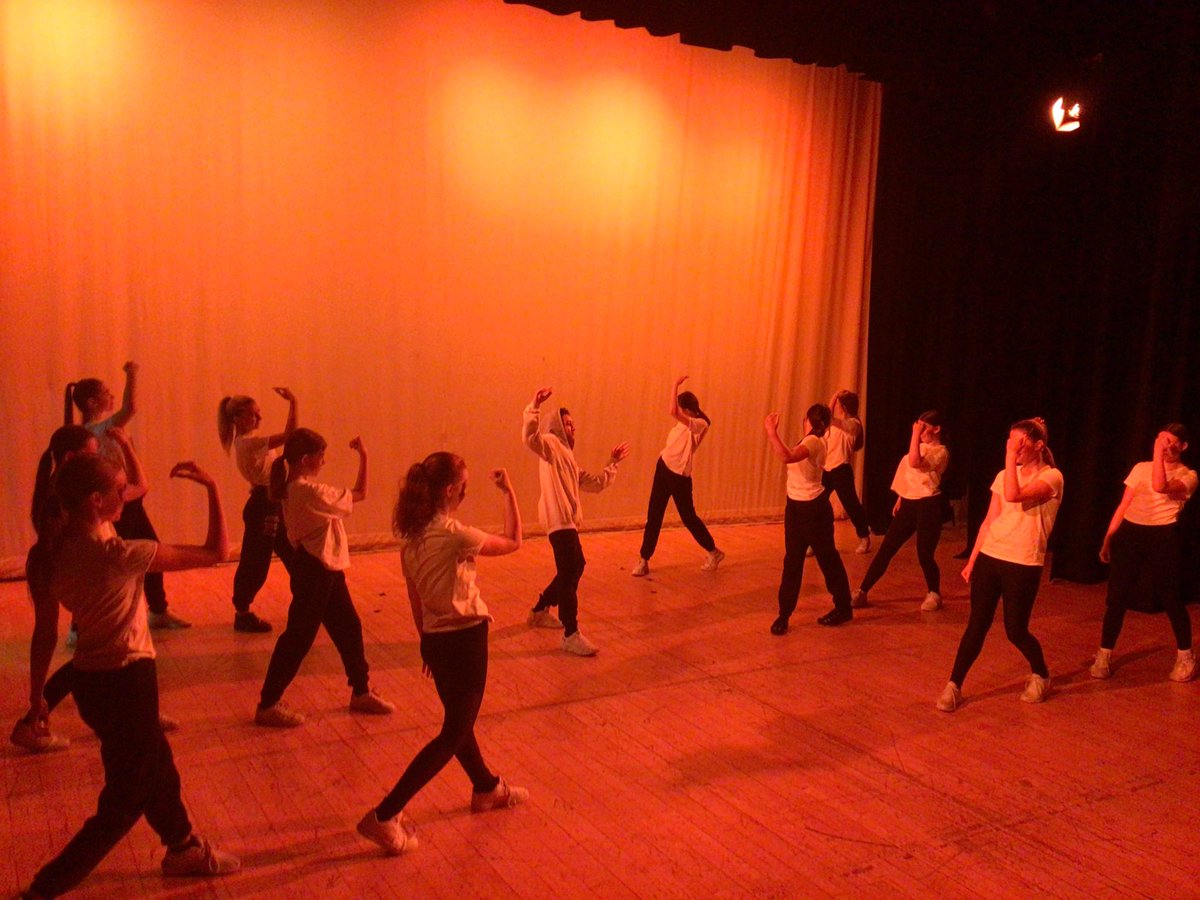 HHS Dance tweet media