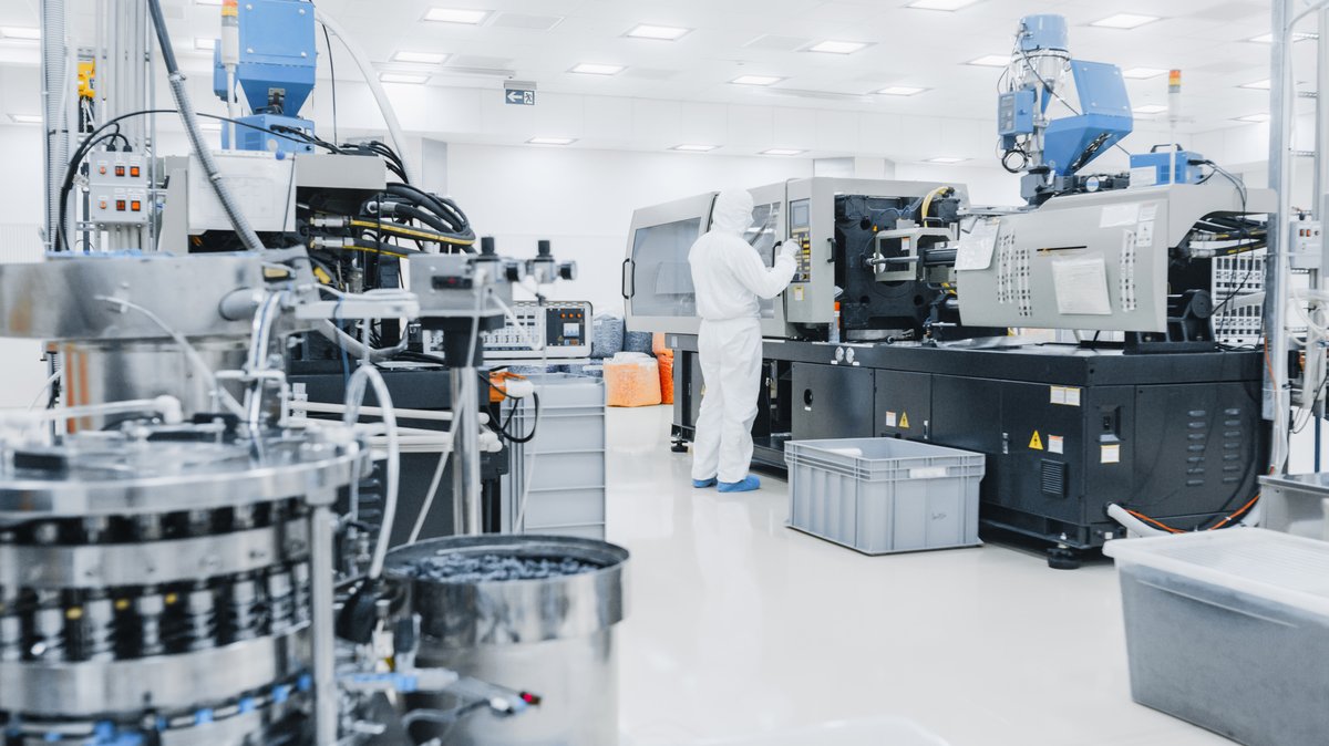 Looking for Technology and Critical Environments Lighting Solutions? 
Check out the innovative and sustainable Lighting, Lighting Controls and Building Automation Solutions for controlled environments!  bit.ly/3UCm6dr     #CleanroomSolutions #DataCenterSolutions