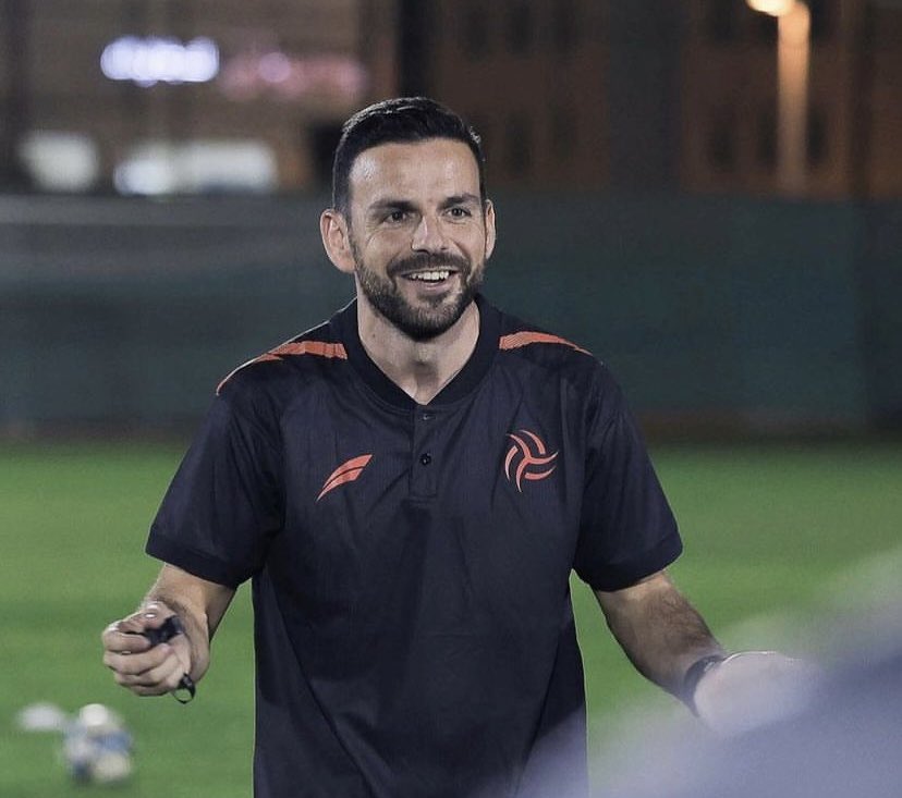 11inicialffem's tweet photo. 💥En la entrega de mañana publicamos entrevista a  Alfonso Mesa Moral (@Alfonsito9), ex-entrenador del Córdoba CF Fem y ahora en el @alshababfcwomen 

🤔Cómo es el fútbol femenino en Arabia Saudí? Qué equipo encontró allí? Mañana a las 11:11 h lo sabréis🙌 https://t.co/CIFQxHzSkg