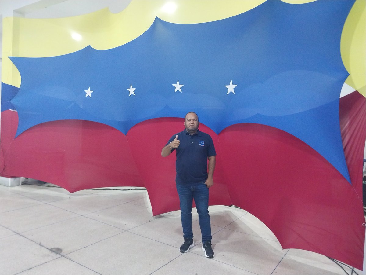 LuisnerArrieta's tweet photo. #Caracas en el foro de comunicadores y comunicadoras de la paz, impulsado por @MijpVzla para garantizar la verdad, romper con la censura y la descalificación, para asi defender la paz Nacional como garantia de crecimiento y desarrollo de nuestra Patria.
@VenezuelaSaime https://t.co/jI4MAHxdRF