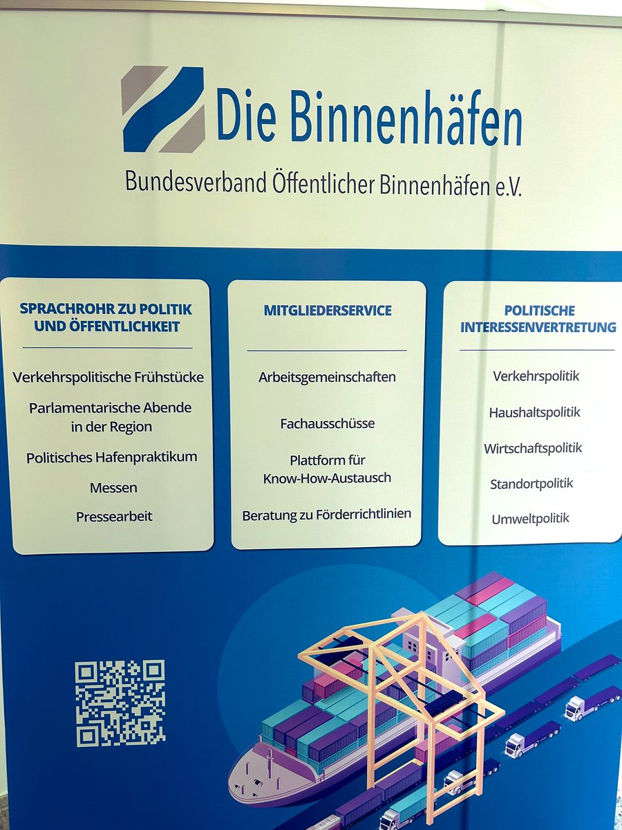 Heute fahren in Berlin durch das Brandenburger Tor Schiffe aus den unterschiedlichsten Häfen der Binnen- und Seeschifffahrt … toll -AHOI! 🚢 #HäfenAlsEnergieHUBS #LogistikRückgrat #Intermodalverkehr #MilitaryMobility <a href="/PortofHamburg/">Hafen Hamburg</a> #SeaPortsNiedersachsen #GvSH <a href="/bremen_de/">Stadt Bremen</a> #LHMV