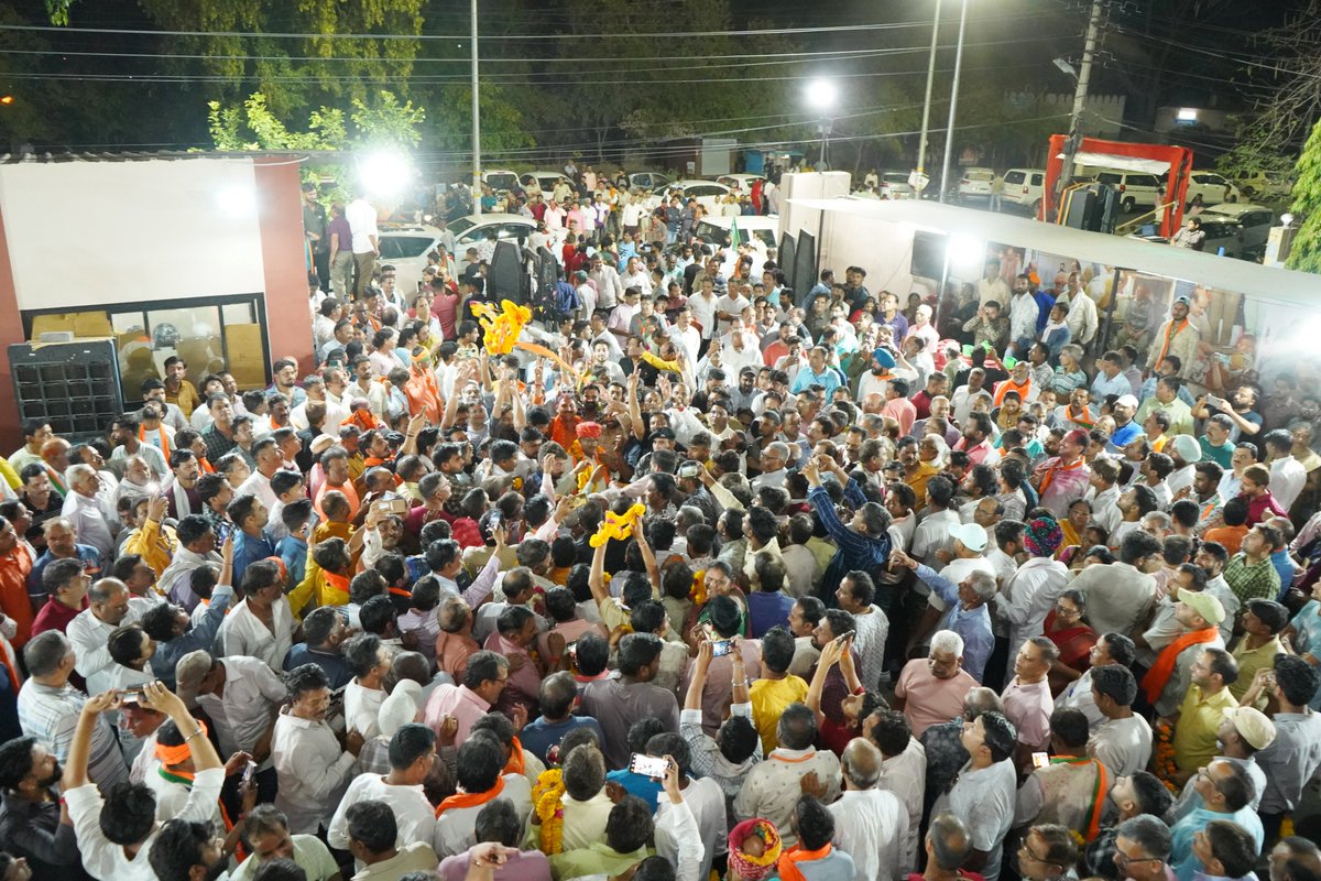 ombirlakota's tweet photo. इस स्नेह और आशीर्वाद के लिए कोटा-बून्दी की देवतुल्य जनता को नमन  
#kota #bundi https://t.co/v2QmpWS58J