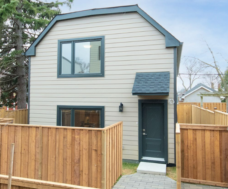 HousesLaneway's tweet photo. ✪  Sold!  ✪ Toronto's very first stand-alone garden suite sells for $1.1 million

MORE:  https://t.co/Pk3UsMxO0T https://t.co/r48DDLmYTr