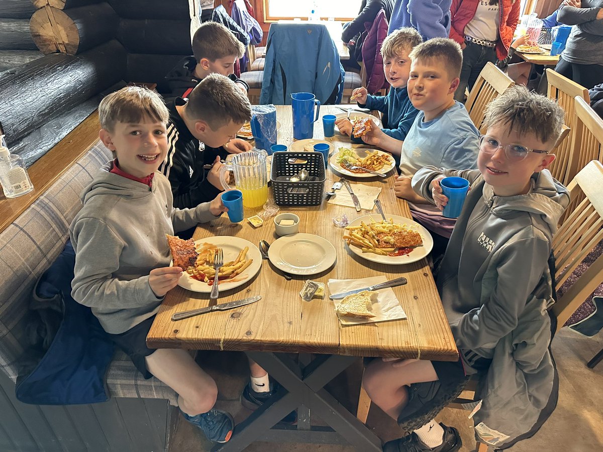 CPSP7trip's tweet image. Pizza &amp;amp; chips proving a popular tea!