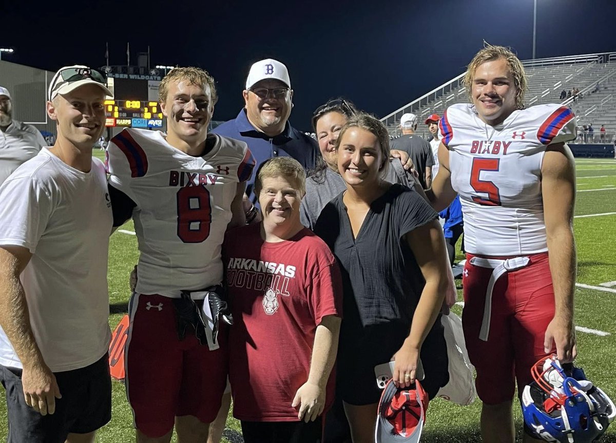 haszfive's tweet photo. HBD to Razorback Legend & Honorary Bixby Spartan @CanaanSandy ! 🎉🐗💙 #BixbyBuilt
#WPS #ThisIsTheGoodStuff https://t.co/m2CUvzSwQ5
