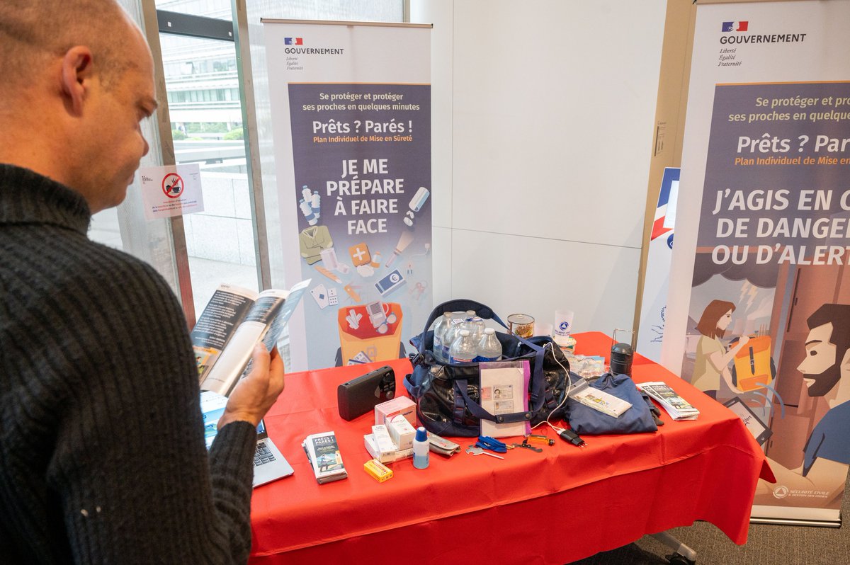 SecCivileFrance's tweet photo. 📌 Doctrine, retours d'expérience et grands événements (JOP, Beauvau de la Sécurité civile) : deux jours d'échanges intenses lors du séminaire des #SIDPC. 
💻 Les acteurs territoriaux et nationaux se sont réunis pour échanger sur la prévention des risques et la gestion de crise. https://t.co/QJbBCmxKF1